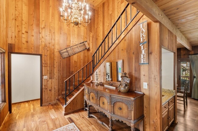 Photo - Brilliant Tavern Bay Home