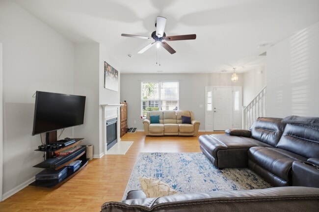 Photo - 5325 Brinsley Ln