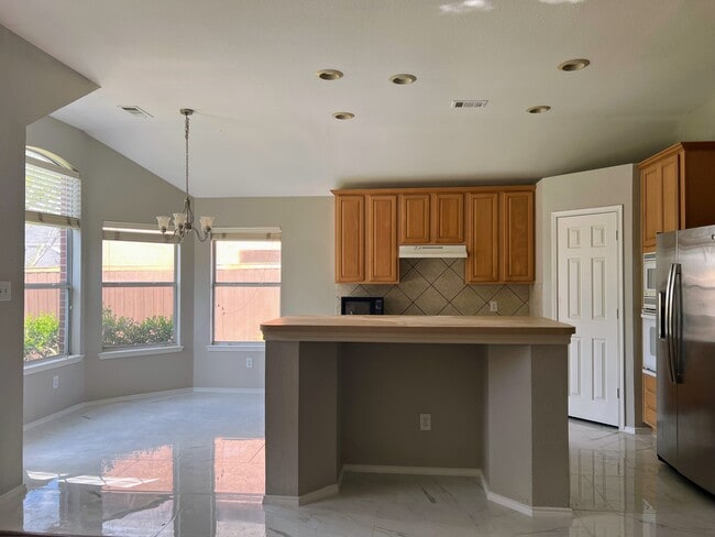 5820 Chatham Ln