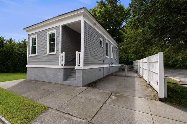 27 Maverick St