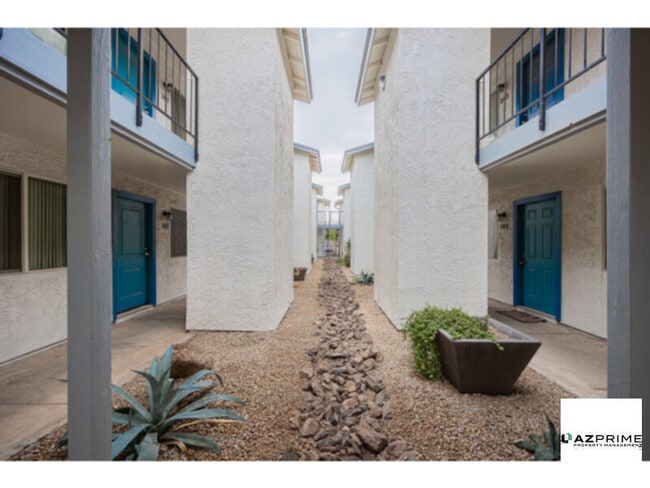 Building Photo - FREE FIRST MONTH'S RENT MOVE IN SPECIAL! W...