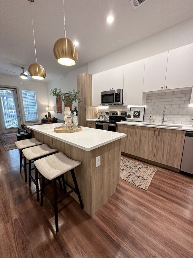 Building Photo - 127 Roberts Cut Off Rd Unit 816