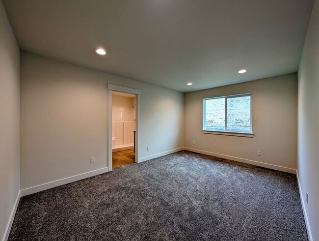 Photo - **New Construction** FOUR Bedroom House for Rent in Eastmont School District!