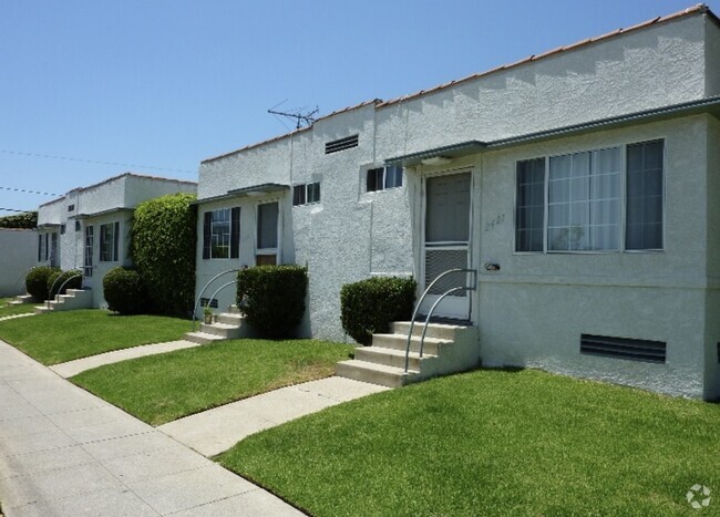Building Photo - 2419 Arizona Ave Rental