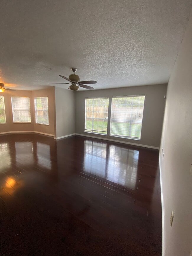 Photo - Gorgeous 3 bedroom Will Not Last Unidad #301