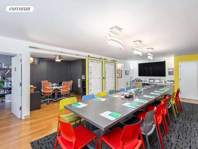 Photo - 241 E 75th St