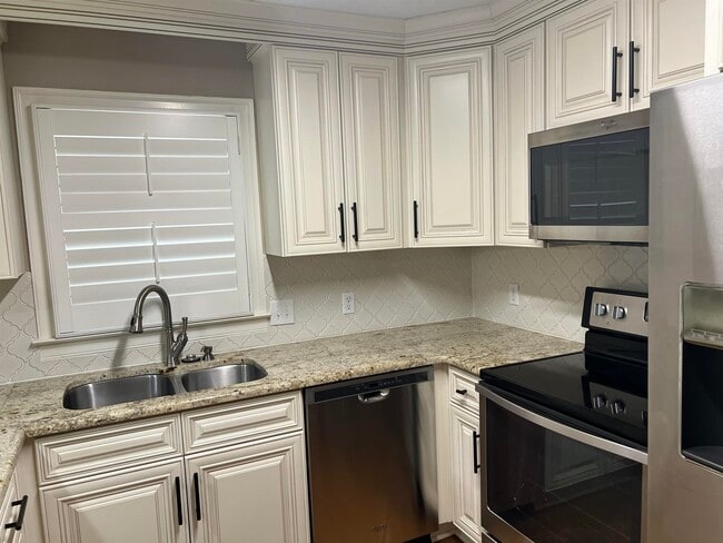 Photo - 370 Goldfinch Cove