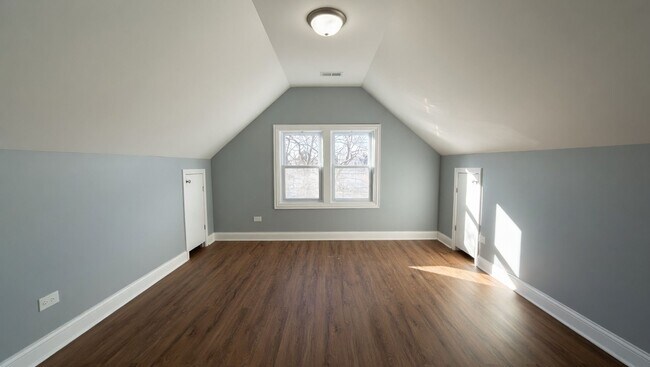 Photo - 2717 N Rutherford Ave Unit 2