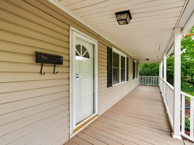 Photo - Charming Chantilly cottage for rent!