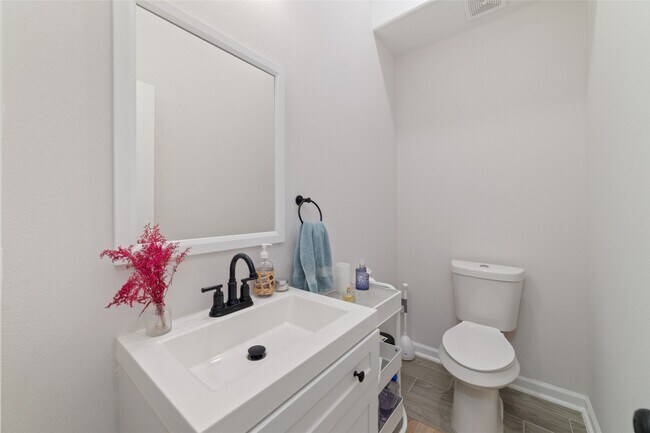 Photo - 5111 Firnat St