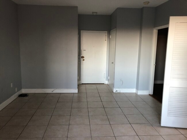 Building Photo - 1021 Arlington Blvd Unit 325