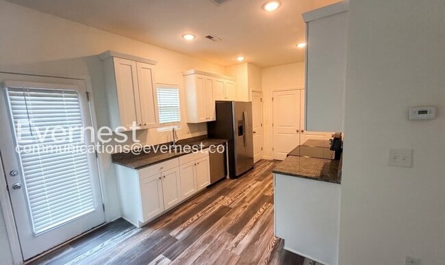 Photo - 804 Jost St