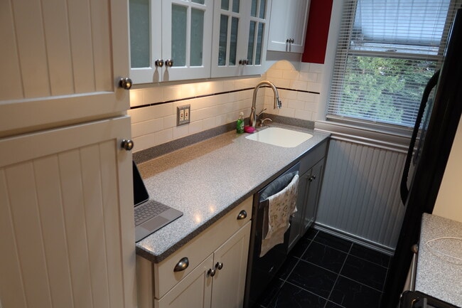 Kitchen - 369 Carter Ave Unit 369