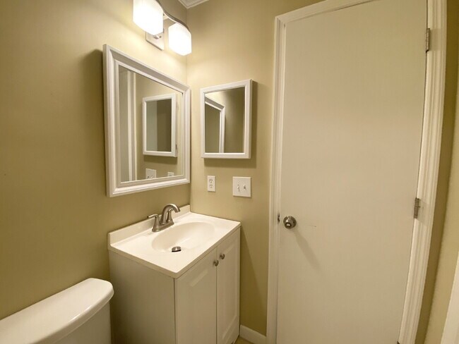 Two Bedroom Condo Located close to Everything Hilton Head Island has to Offer!