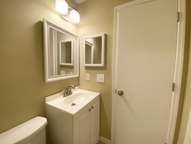 Photo - Two Bedroom Condo Located close to Everything Hilton Head Island has to Offer! Unit D5