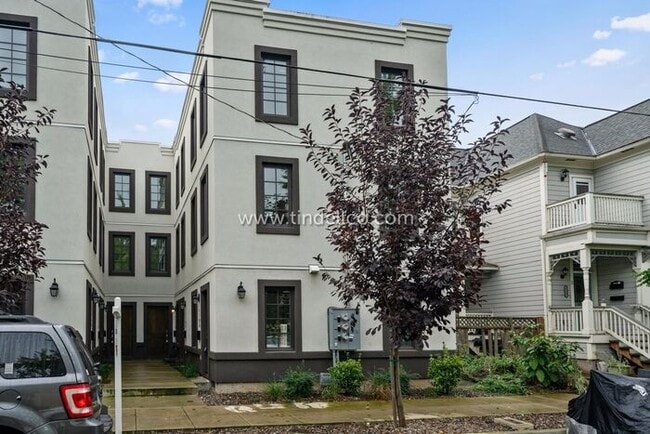 Photo - Modern Townhome Apartment in the heart of Hosford-Abernethy - W/S/G Included!