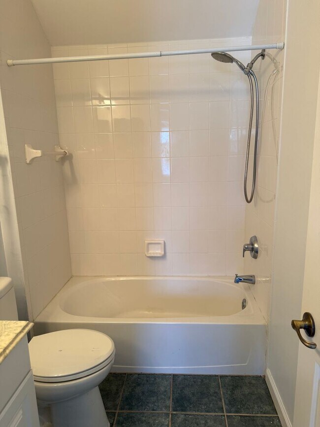 Photo - 221 Eastpark Dr