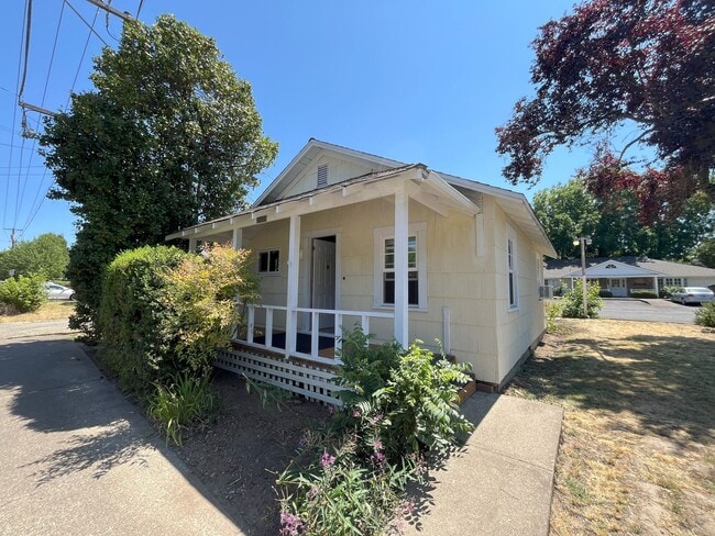 Building Photo - Charming 2-Bedroom Home with Open Living S...