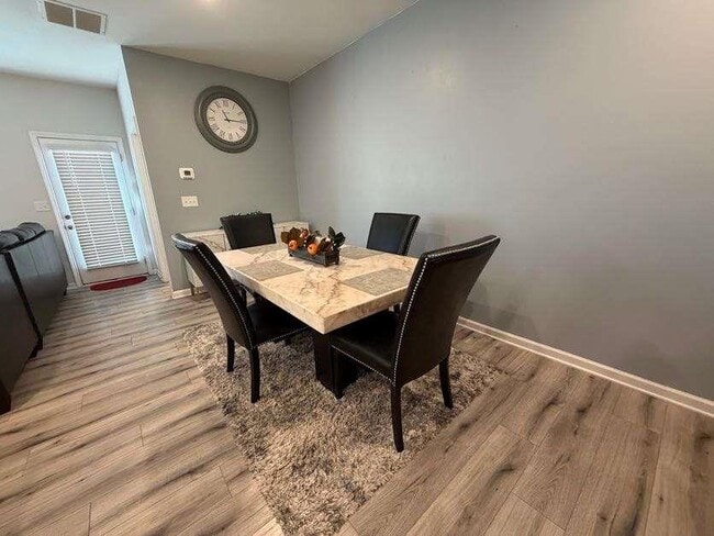 Photo - 7565 Knoll Hollow Rd