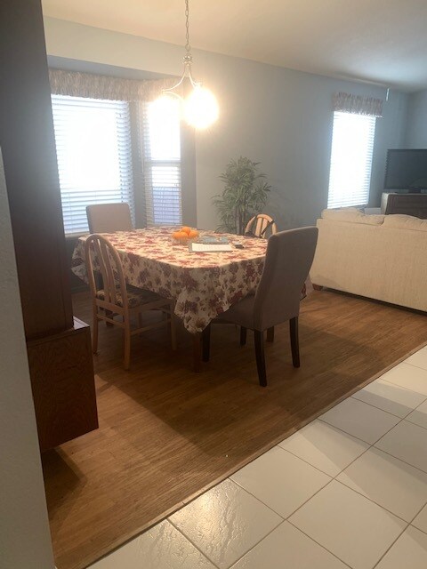Comedor - 6501 S Sawgrass Dr