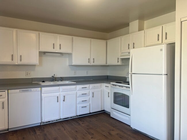 Building Photo - Lansing27 Unit #29