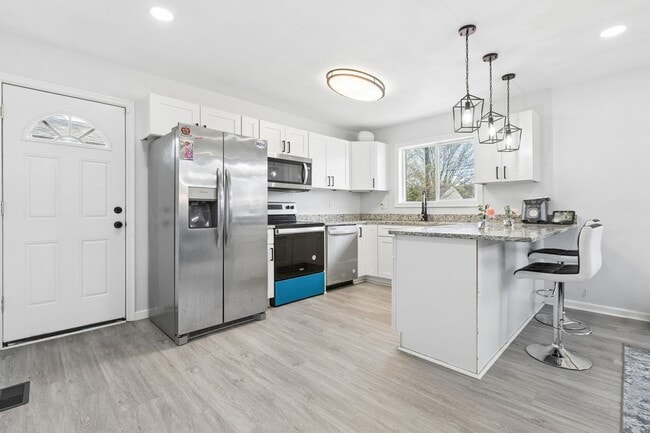 Photo - Beautifully Renovated 3-Bedroom Home in Hampton – Move-In Ready!