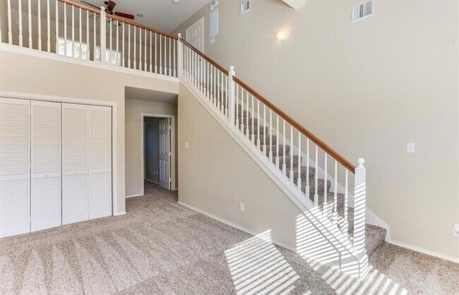 Photo - 730 Redwing Pl Dr