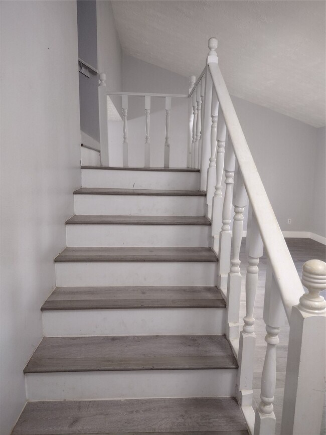 Photo - 7514 Wovenwood Ln