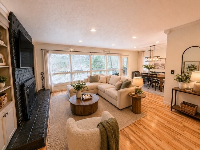 Photo - 323 Forrest Glen Rd