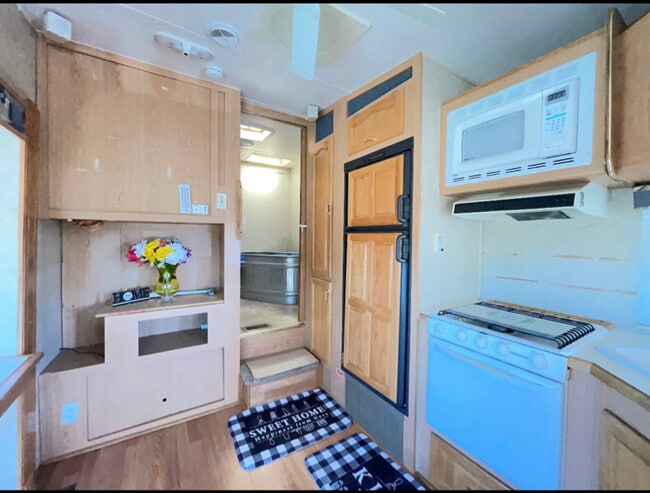 Photo - 1 E Middlefield Rd