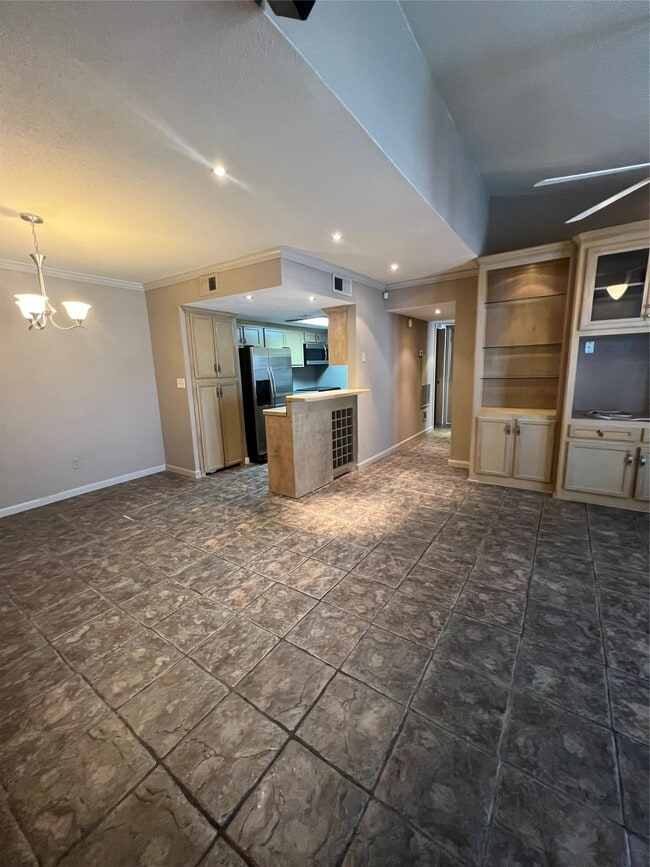 Building Photo - 9009 Richmond Ave. Unit 711