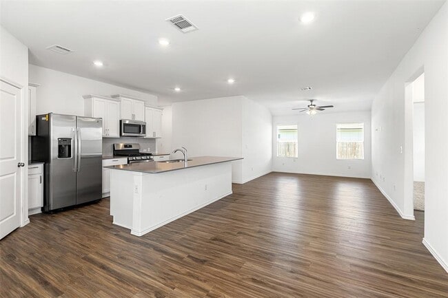 Building Photo - 155 Salt Springs Rd