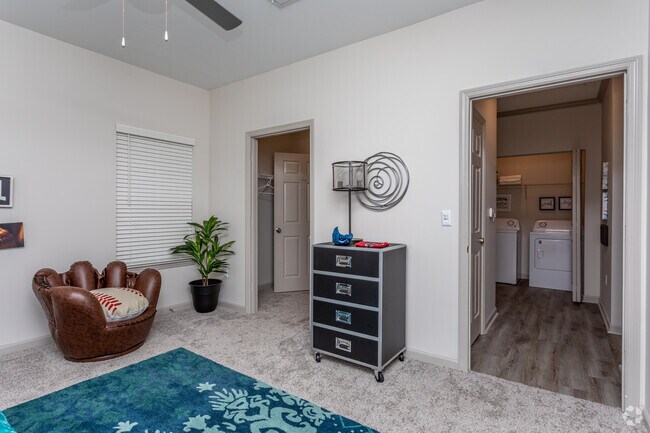 2BR, 2BA - 1,185 sf