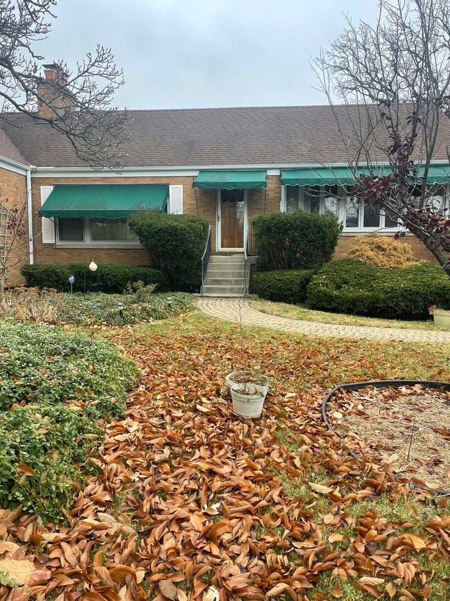 Building Photo - 12713 S 80th Ave