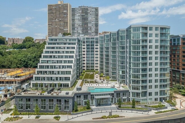 Building Photo - 9 Ave at Port Imperial Unit 925