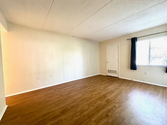 Photo - 2 Bed/2 Bath Ground Floor Unit in EastLake...