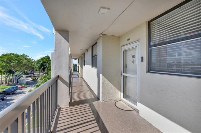 Photo - 115 Lake Emerald Dr Unit 403