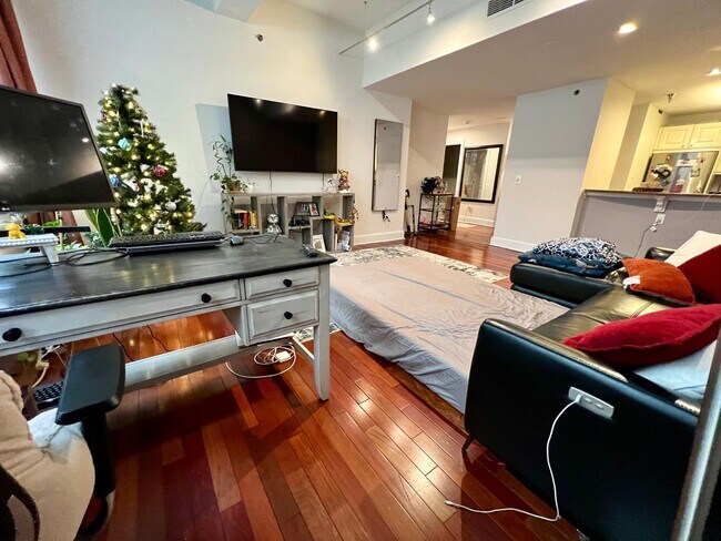 Photo - Stunning 1-Bedroom Condo at the Ellington ... Unidad 19D