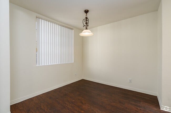 2BR, 2BA - 1,200SF - Dining Room