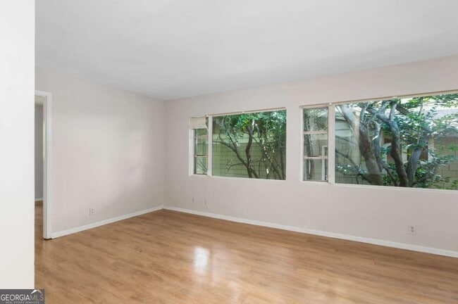 Photo - 11 Peachtree Hills Ave NE Unidad B7