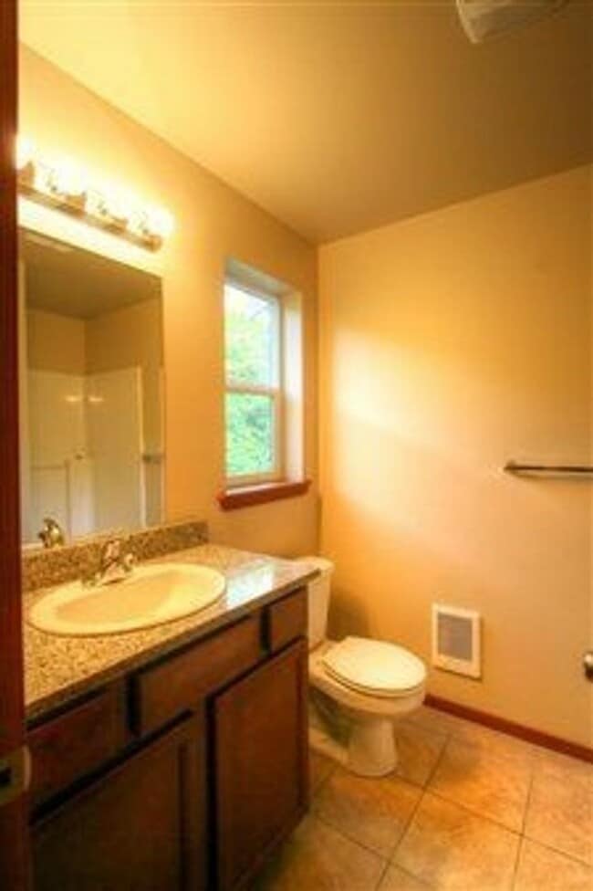 Photo - Lease Take Over - 1 bd in a 4 bd house