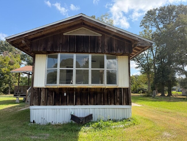Photo - Spacious 3/2 available now!