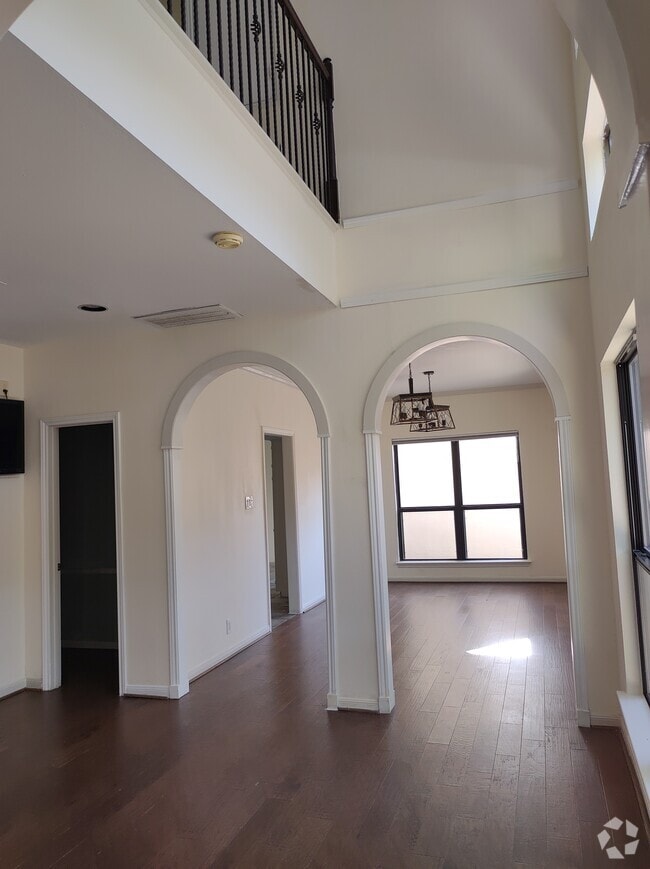 Building Photo - 2454 Bering Dr Rental
