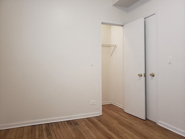 Photo - 5435 S Hermitage Ave Unit 2