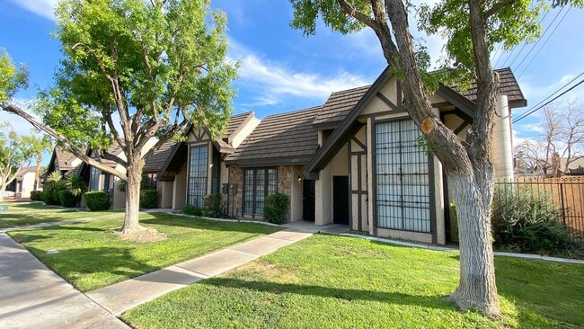 Building Photo - Great two bedroom townhouse for rent