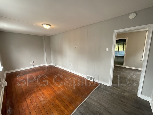 47 E North St