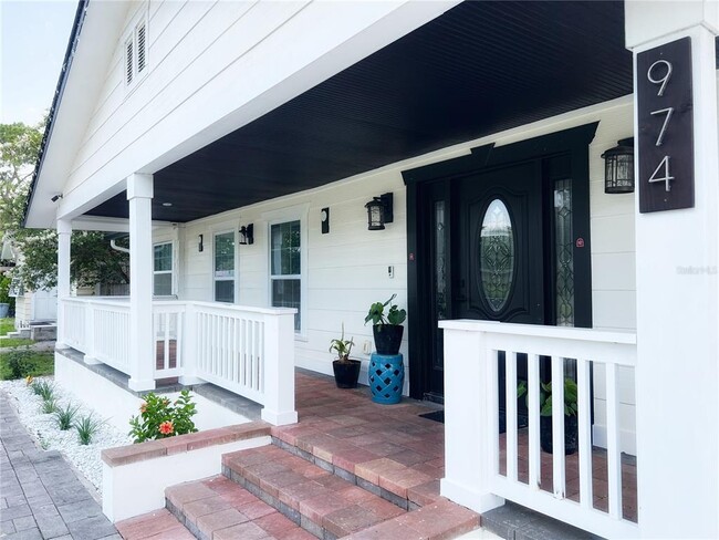 Photo - 974 Pinelli St