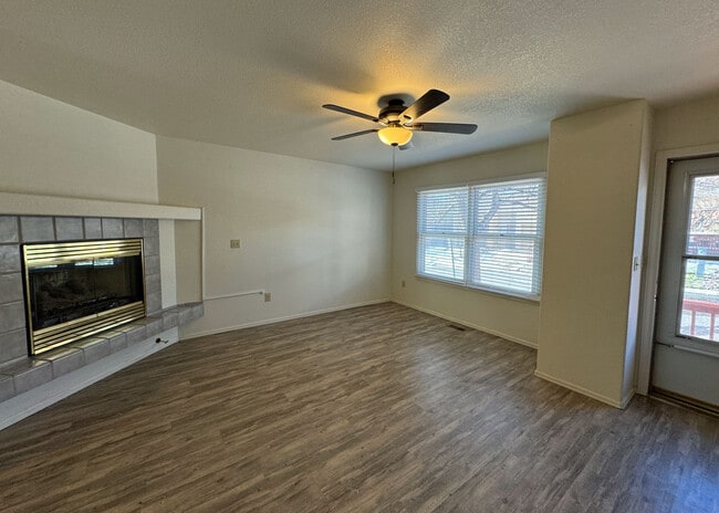 Photo - 6913 Yellowpine Dr