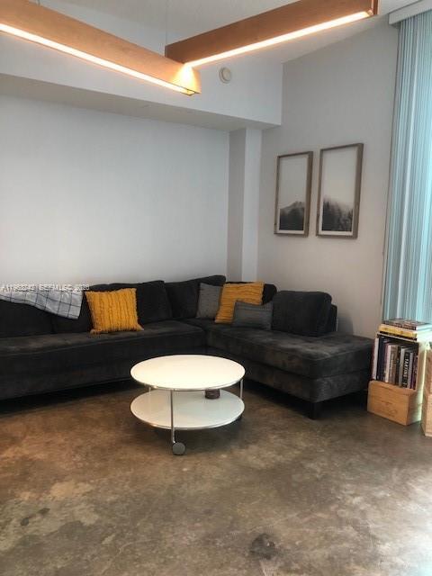 Photo - 350 NE 24th St Unidad 504