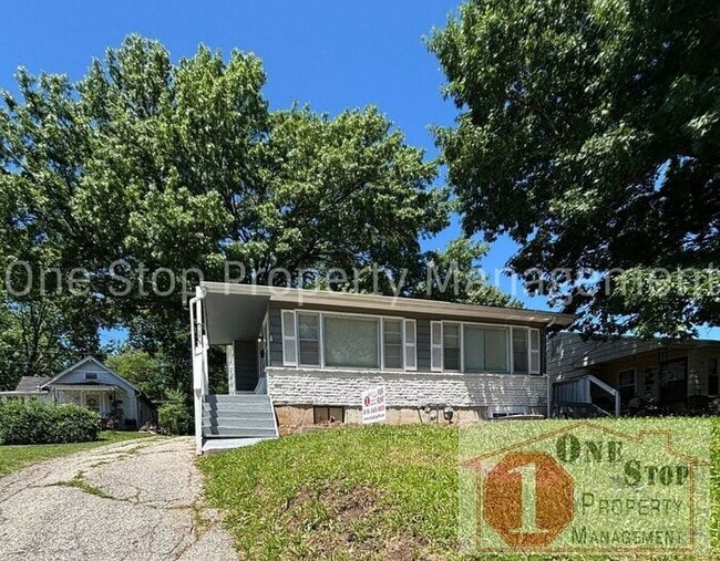 Beautifully Remodeled 2-bedroom, 1-bath ho... - Beautifully Remodeled 2-bedroom, 1-bath ho... House